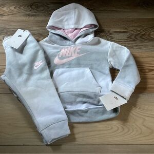 Nike toddler girls hoodie & jogger outfit size 2T(NWT) ~PRICE IS FIRM~
